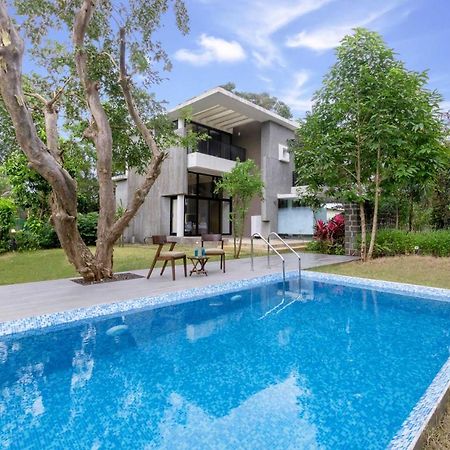 Villa Foresta By Stayvista With Modern Decor, Swimming Pool & Expansive Lawn For A Perfect Escape Lonavala Exterior photo